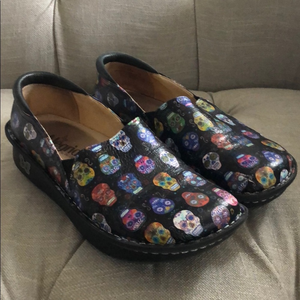 Alegria skull nursing shoes